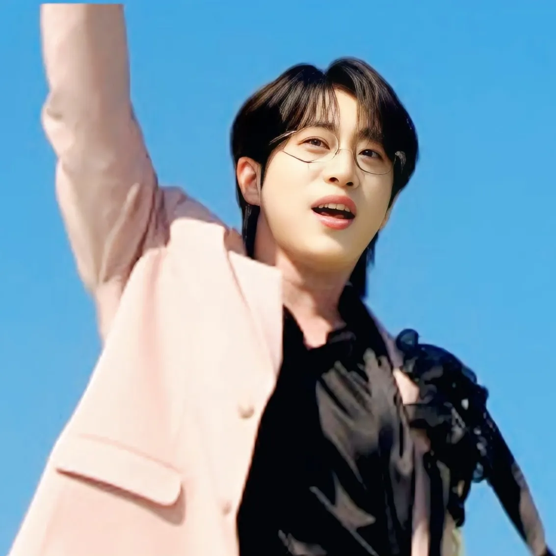 Behind-the-scenes cut of An Sunghoon