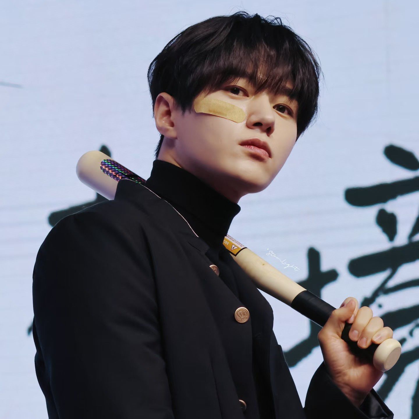 Recent activity shot of Kim Myungsoo (L)