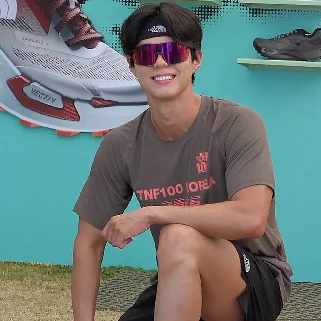 Behind-the-scenes cut of Park Bogum