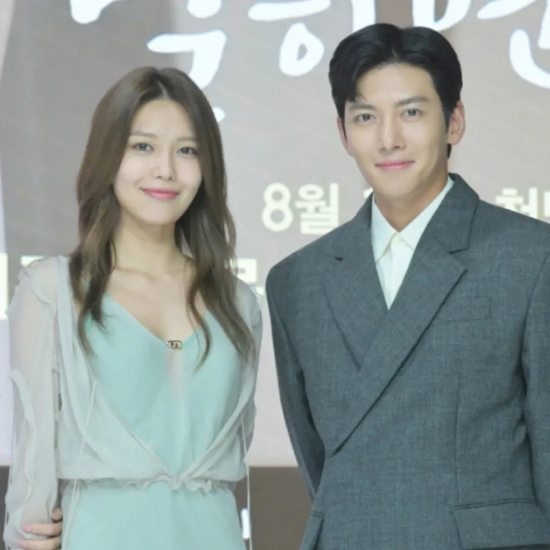 Behind-the-scenes cut of Ji Changwook