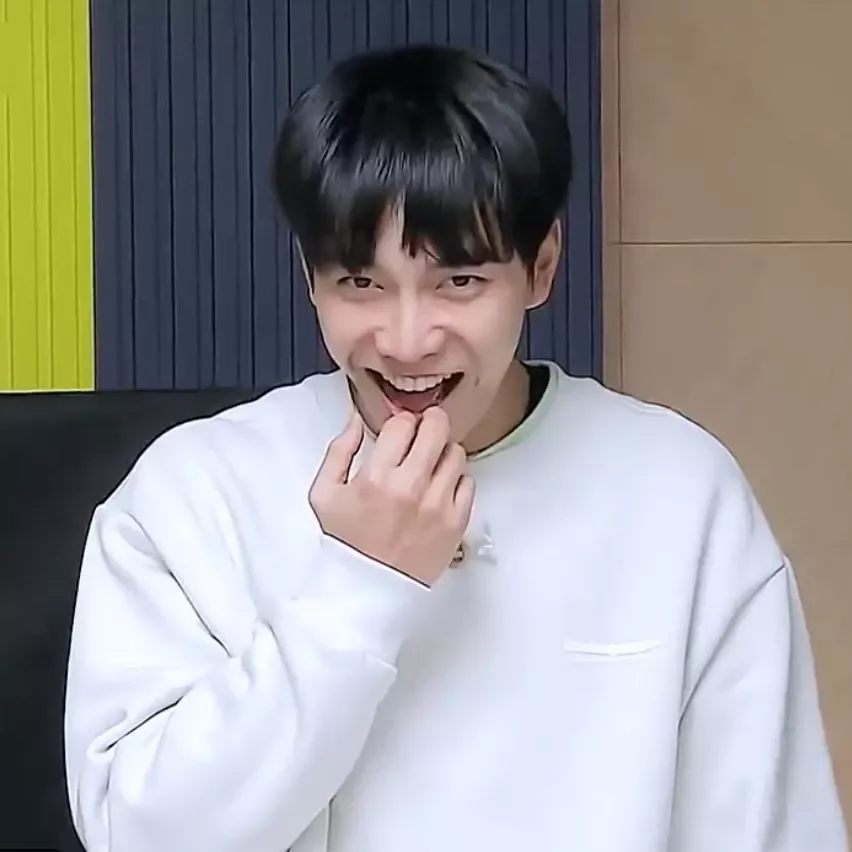 イ・スンギの最近の活動ショット