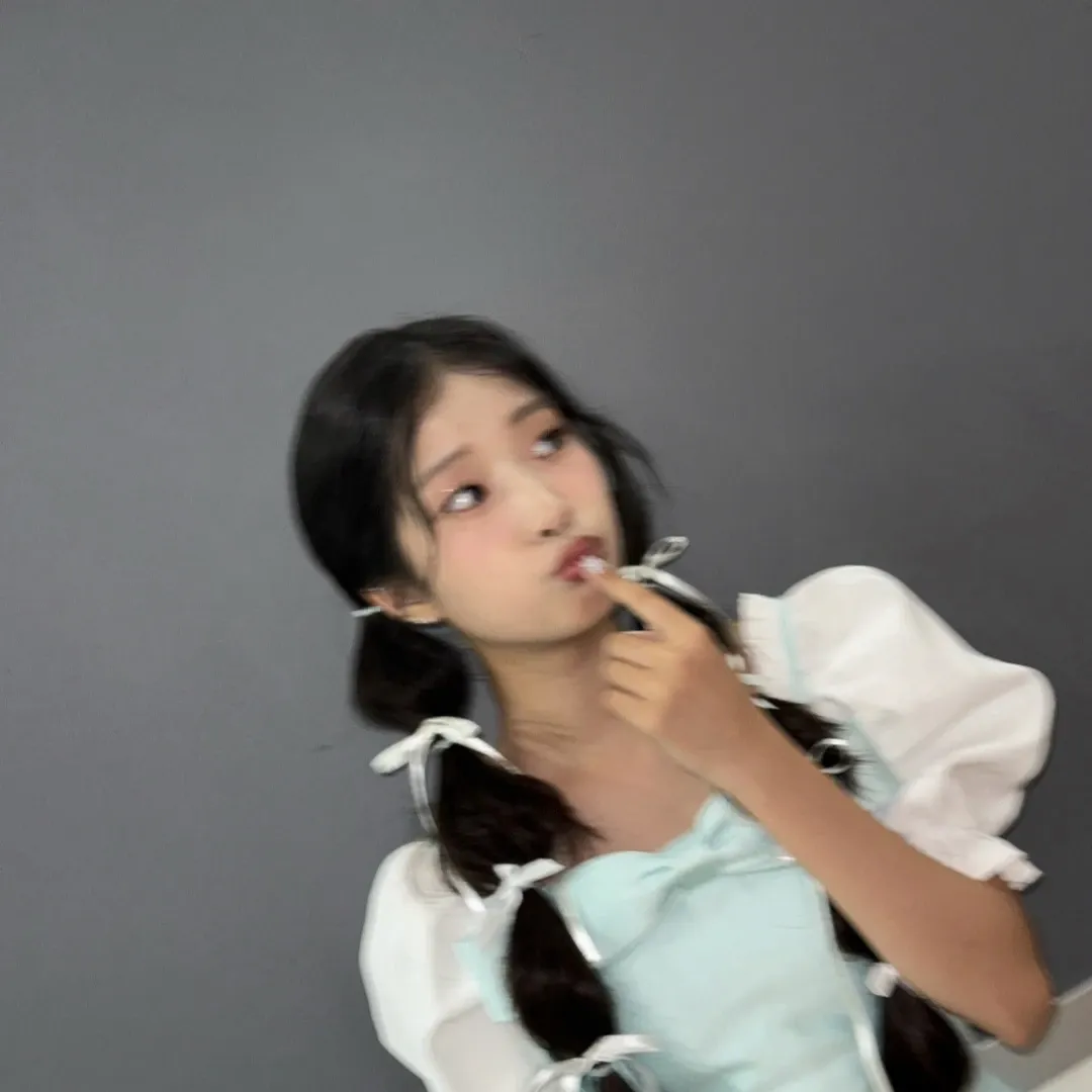 Behind-the-scenes cut of Bin Yeseo