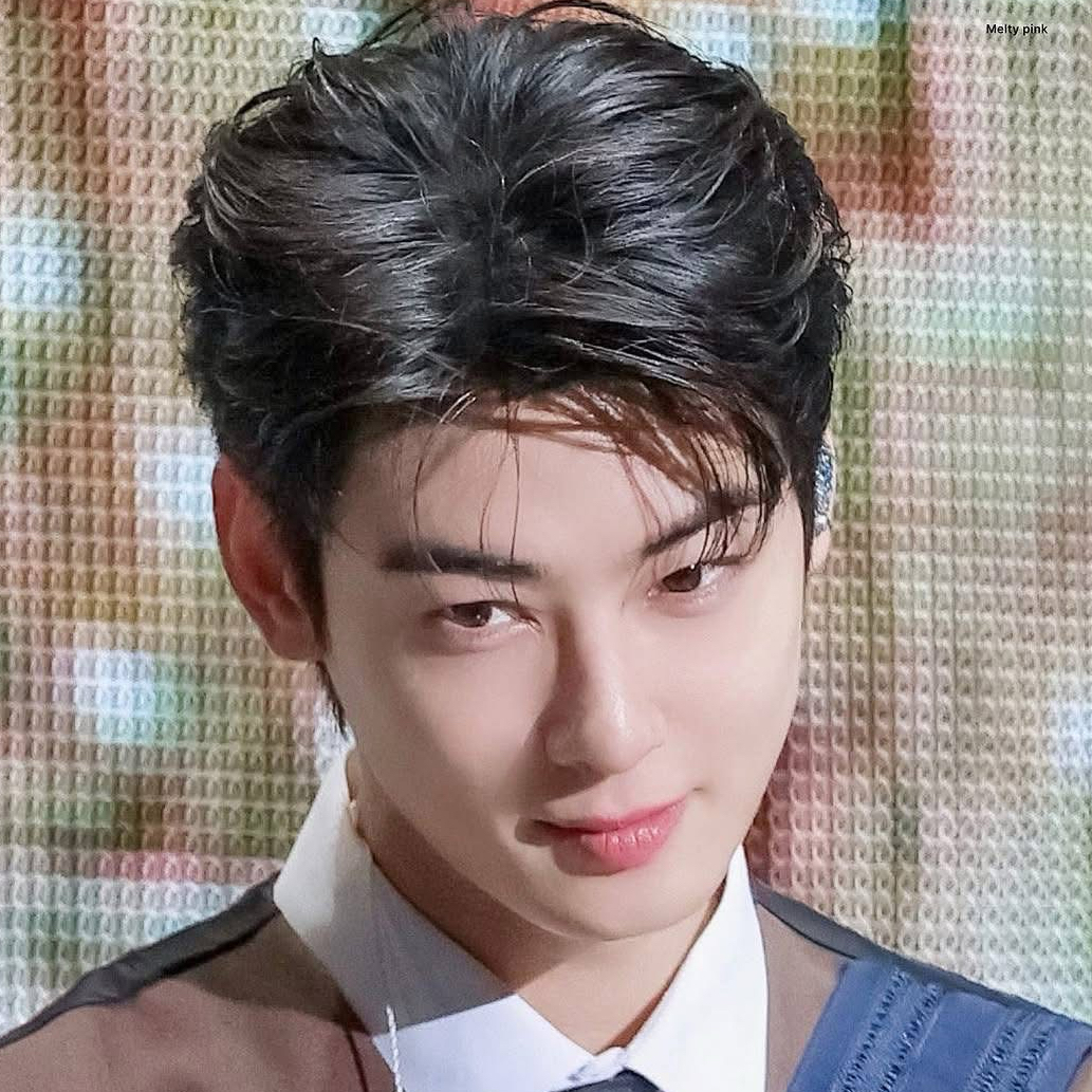 Recent activity shot of Cha Eunwoo