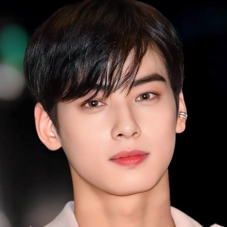 Latest photo of Cha Eunwoo