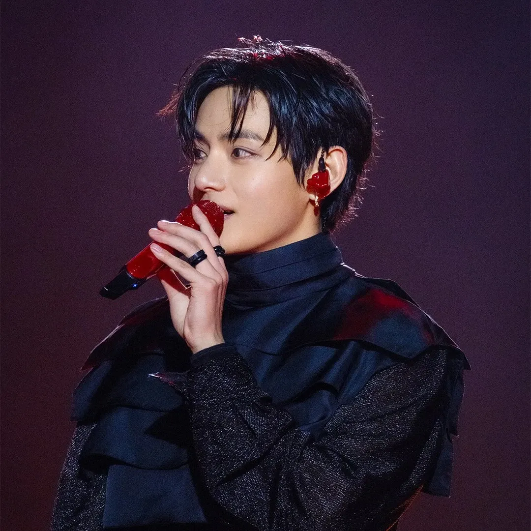 Recent activity shot of Kim Taehyung (V)