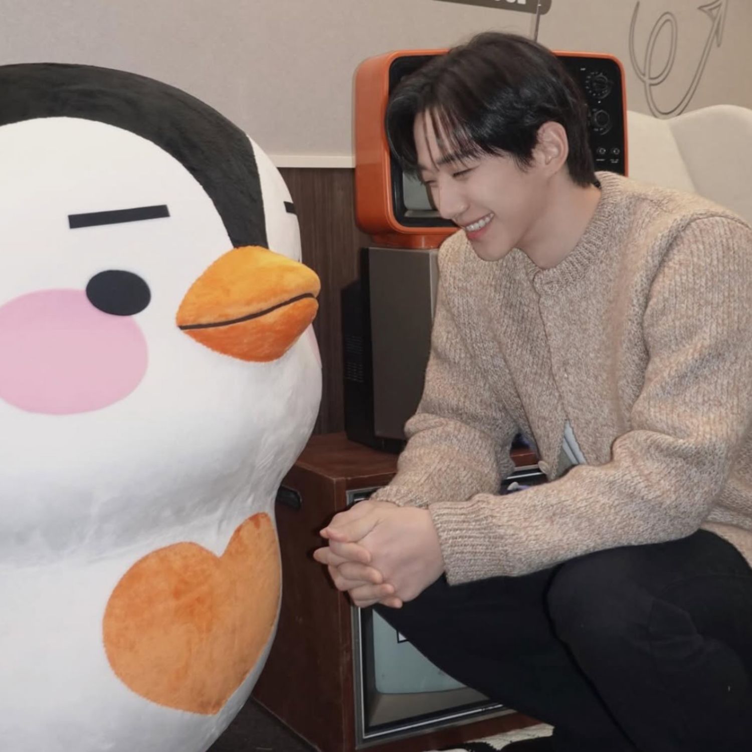 Behind-the-scenes cut of Lee Junho