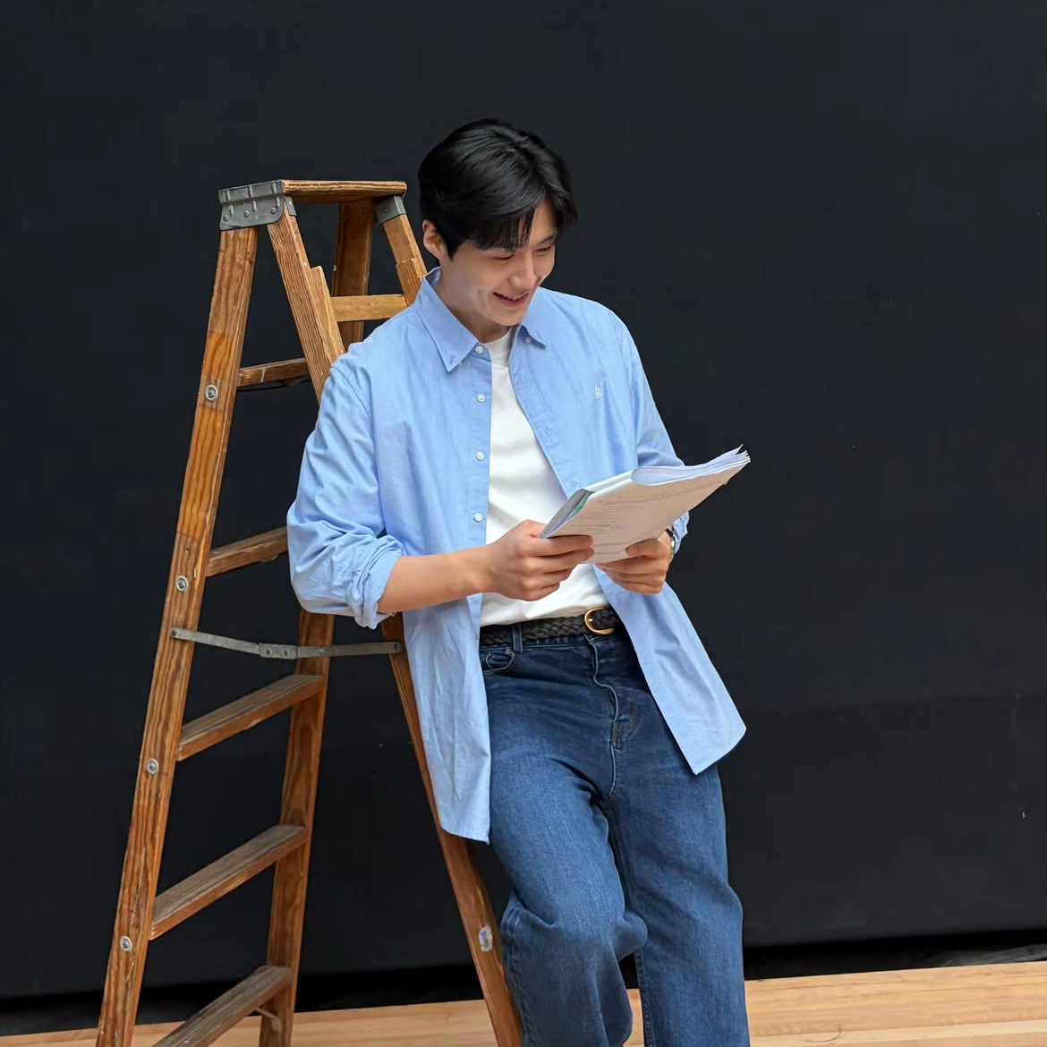 Behind-the-scenes cut of Kim Seonho