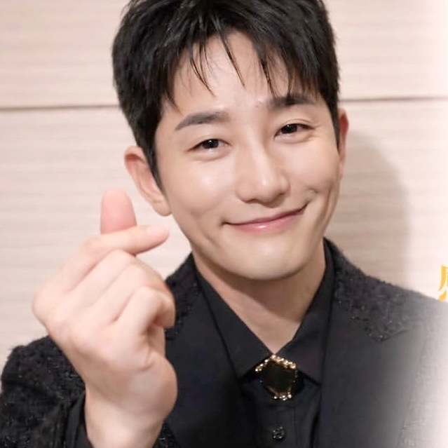 A moment captured by a fan of Park Sihoo