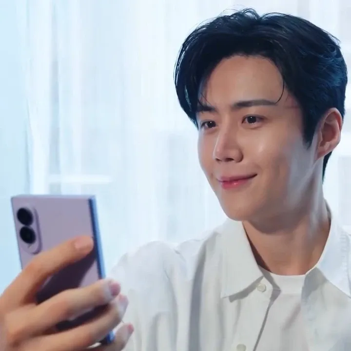 Behind-the-scenes cut of Kim Seonho