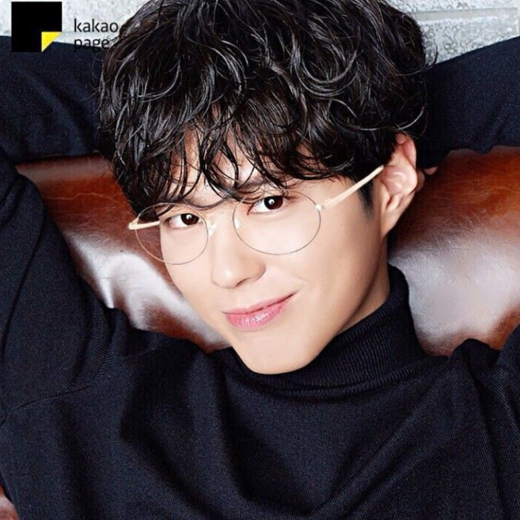 A moment captured by a fan of Park Bogum