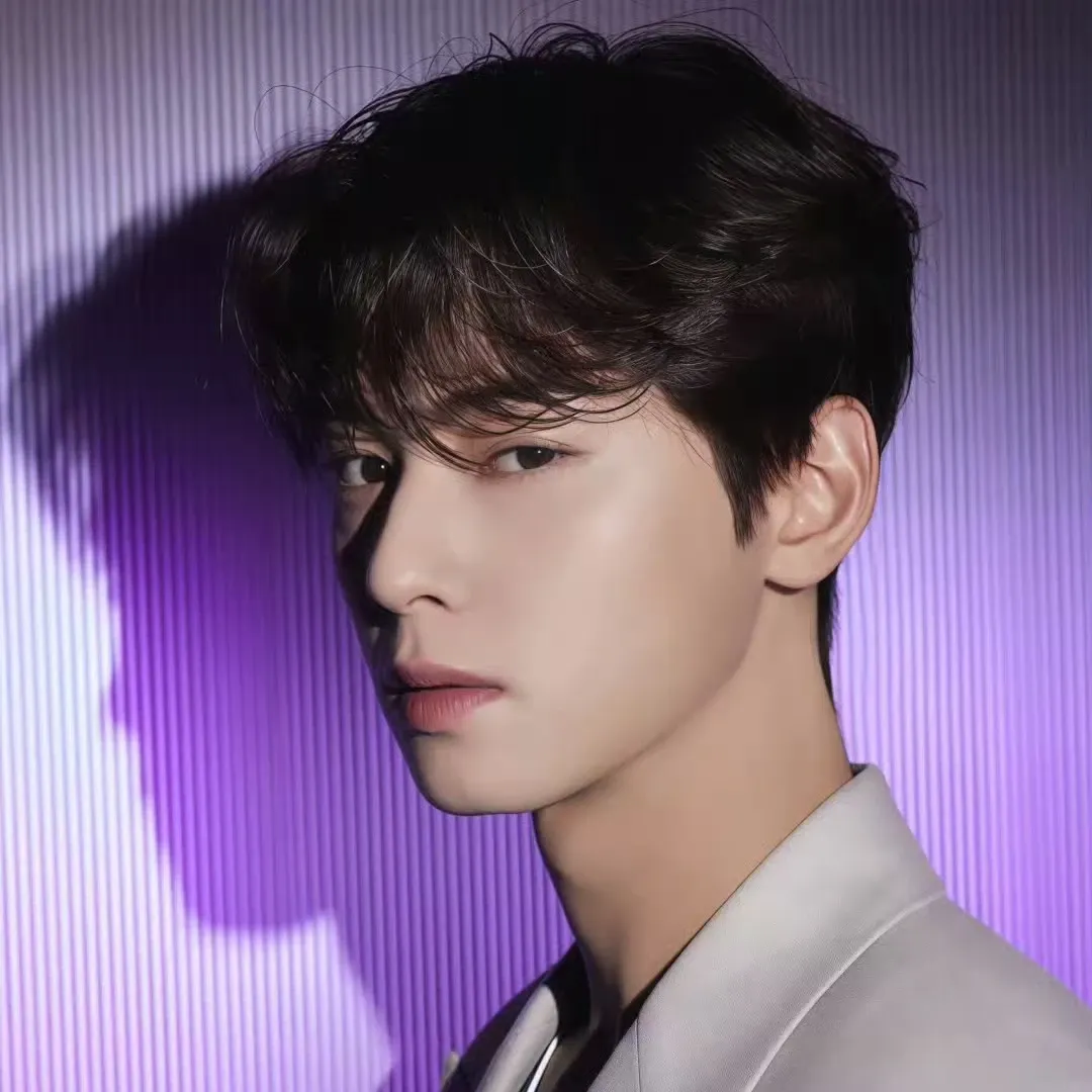 Latest photo of Cha Eunwoo