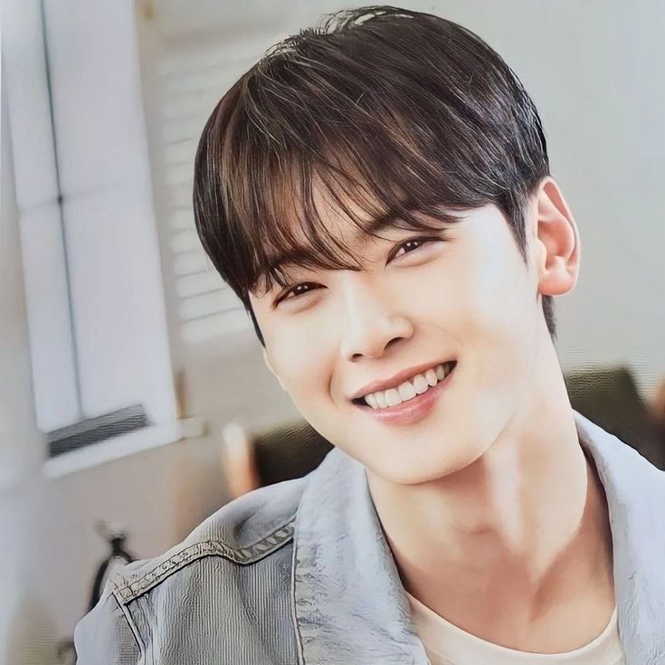 A moment captured by a fan of Cha Eunwoo