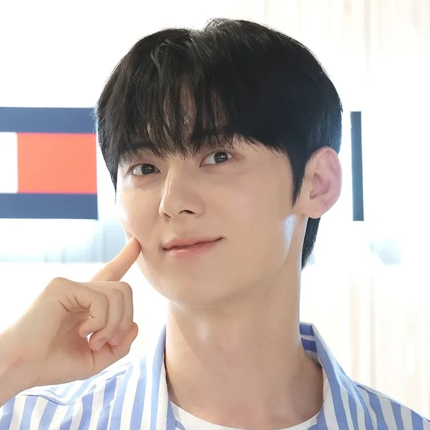 Behind-the-scenes cut of Hwang Minhyun