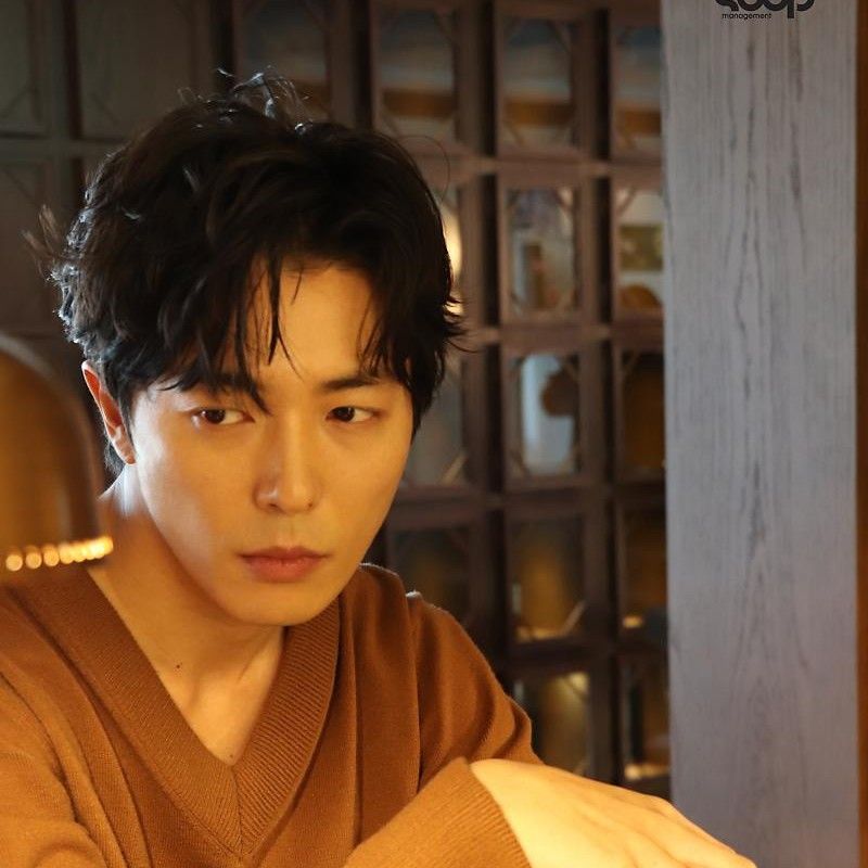 粉丝拍下的金材昱瞬间