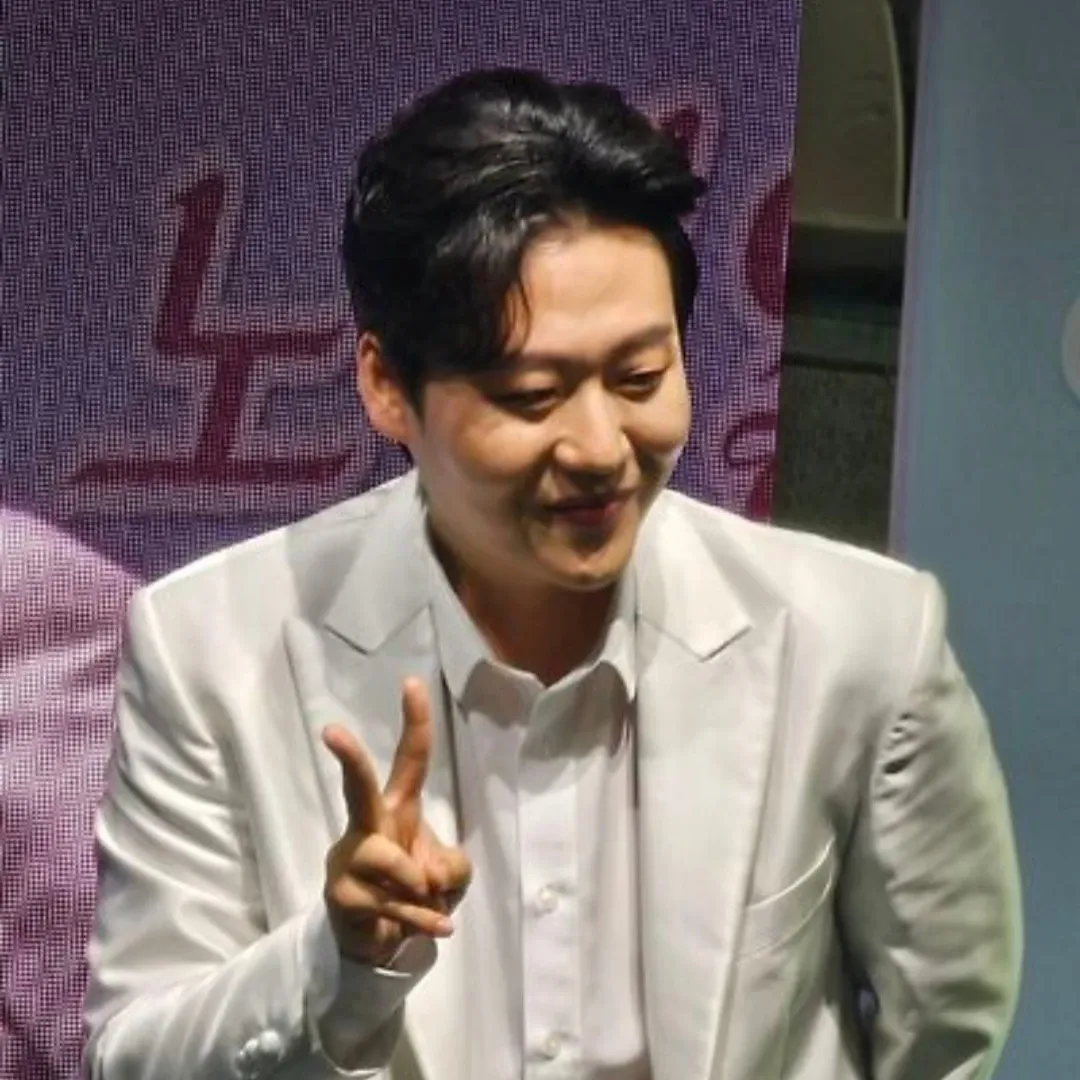 A moment captured by a fan of Min Soohyun
