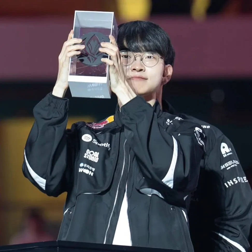 Behind-the-scenes cut of Faker