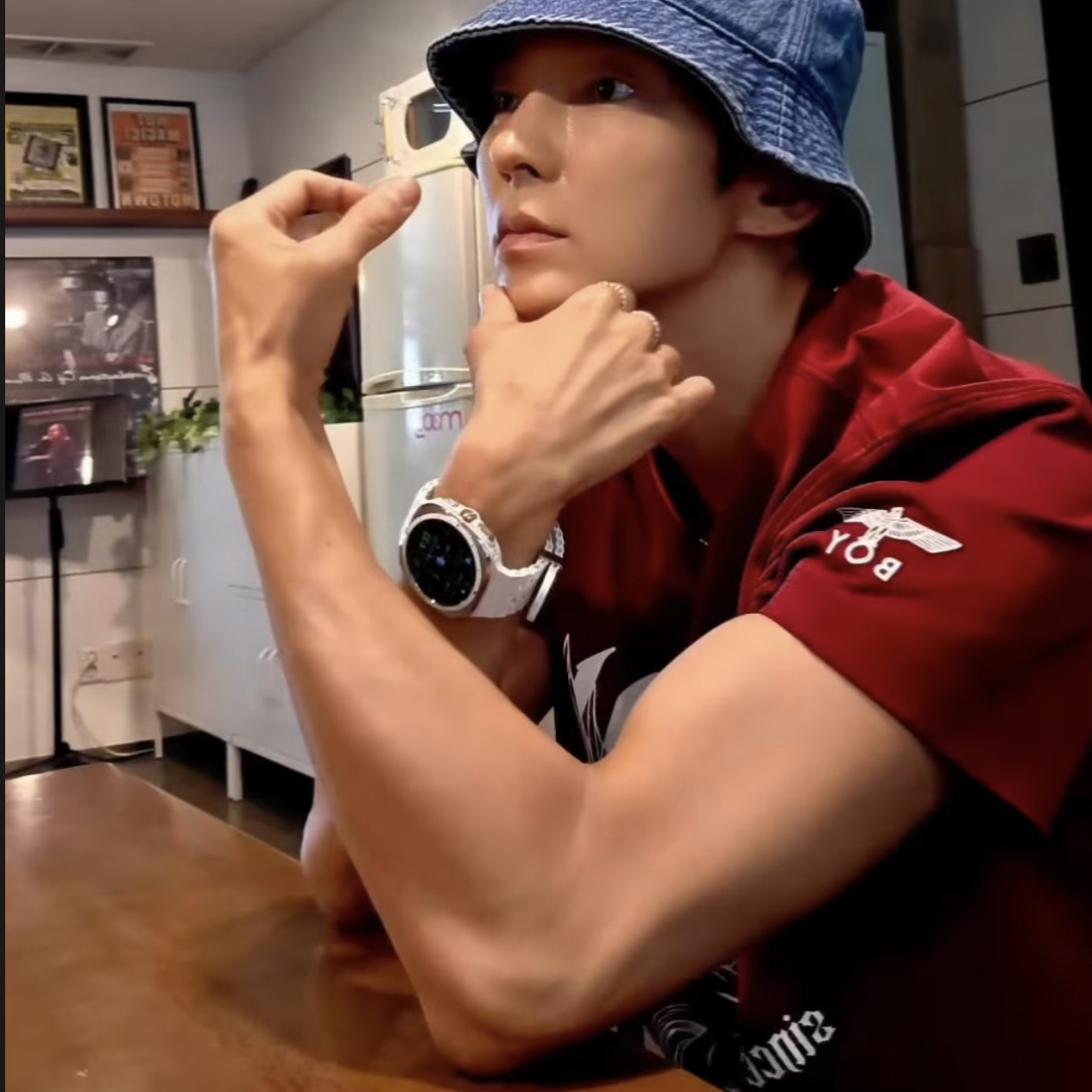 A moment captured by a fan of Lee Joongi