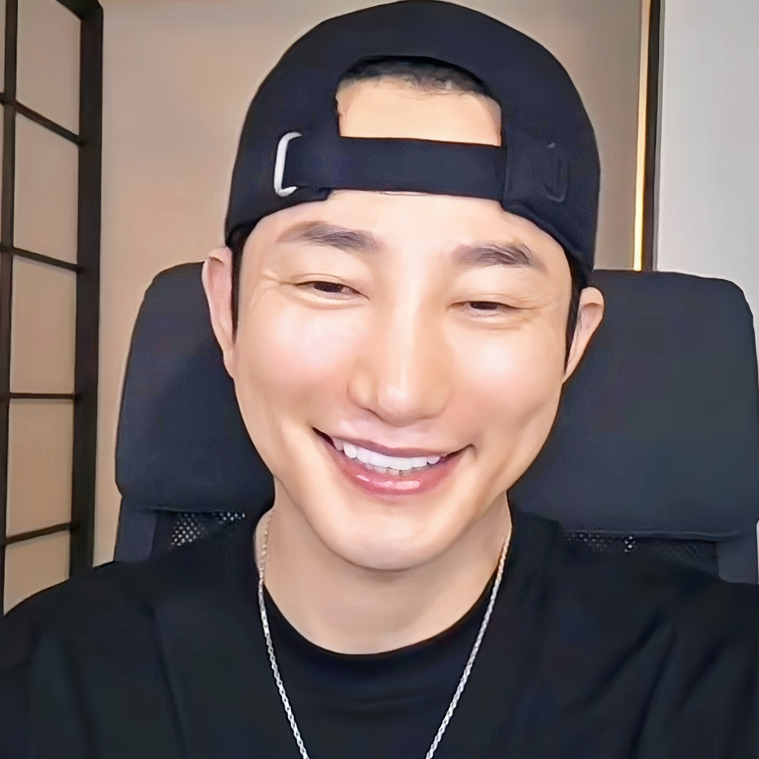 A moment captured by a fan of Park Sihoo