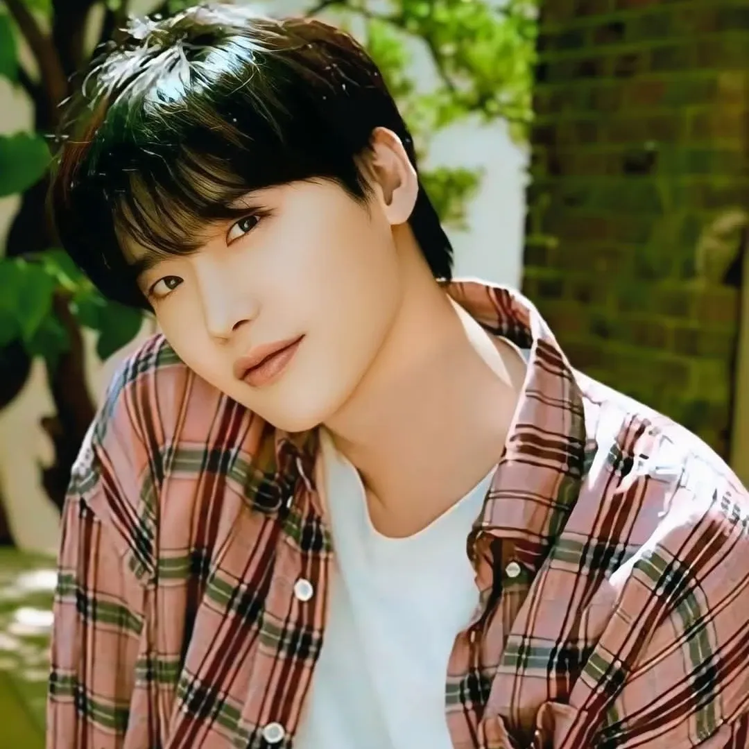 Foto terbaru dari Lee Jongsuk