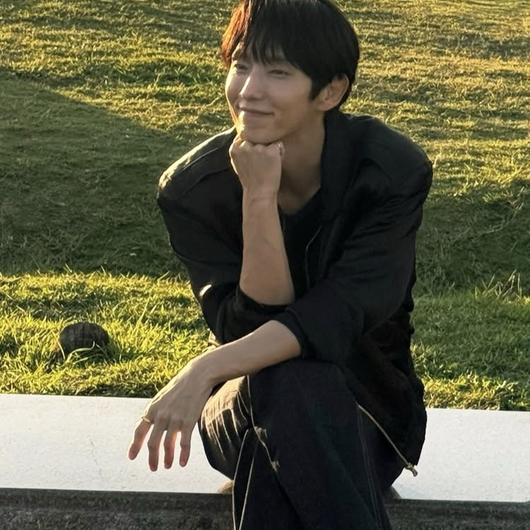 A moment captured by a fan of Lee Joongi