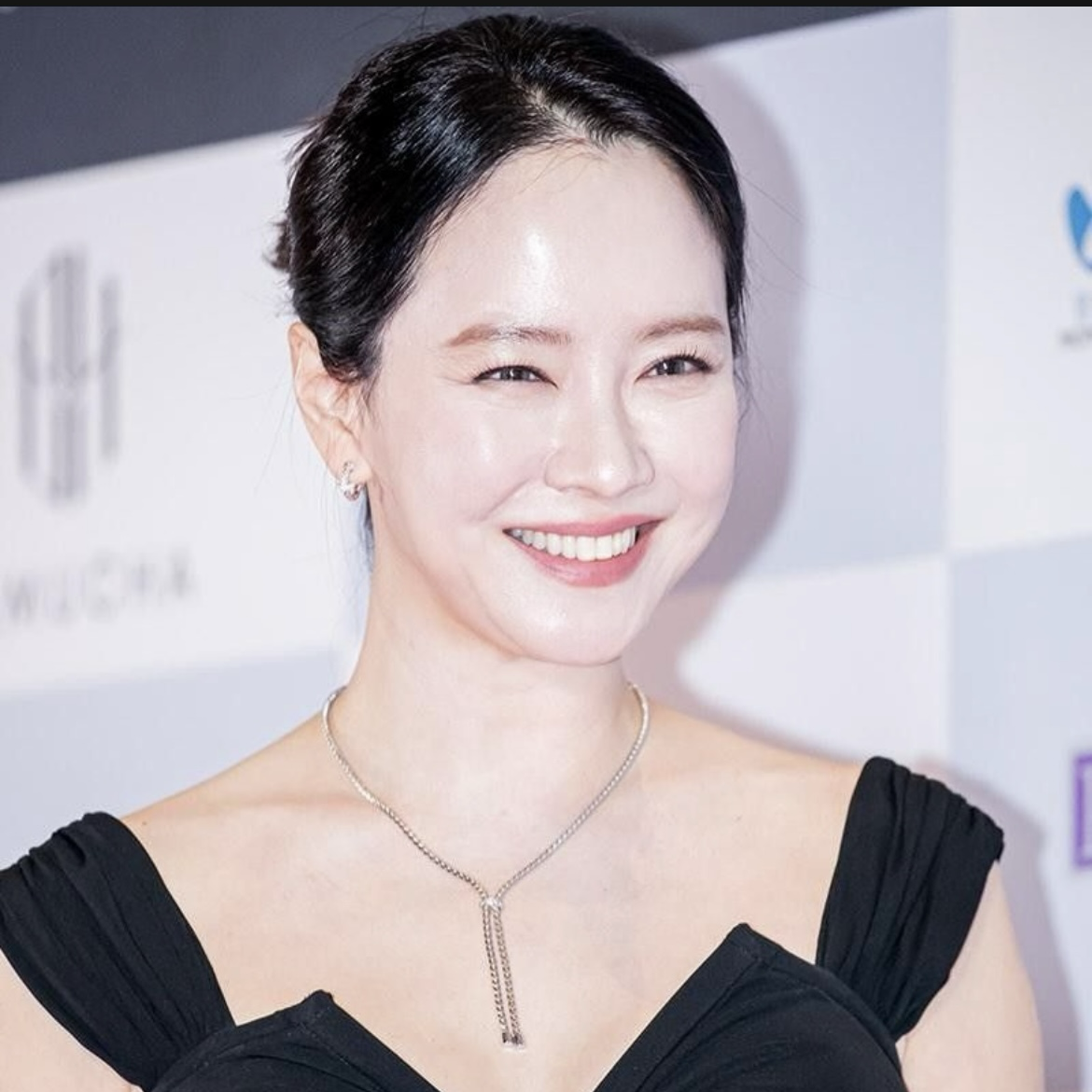 Recent activity shot of Song Jihyo