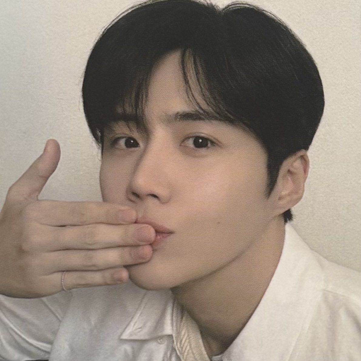 Behind-the-scenes cut of Kim Seonho