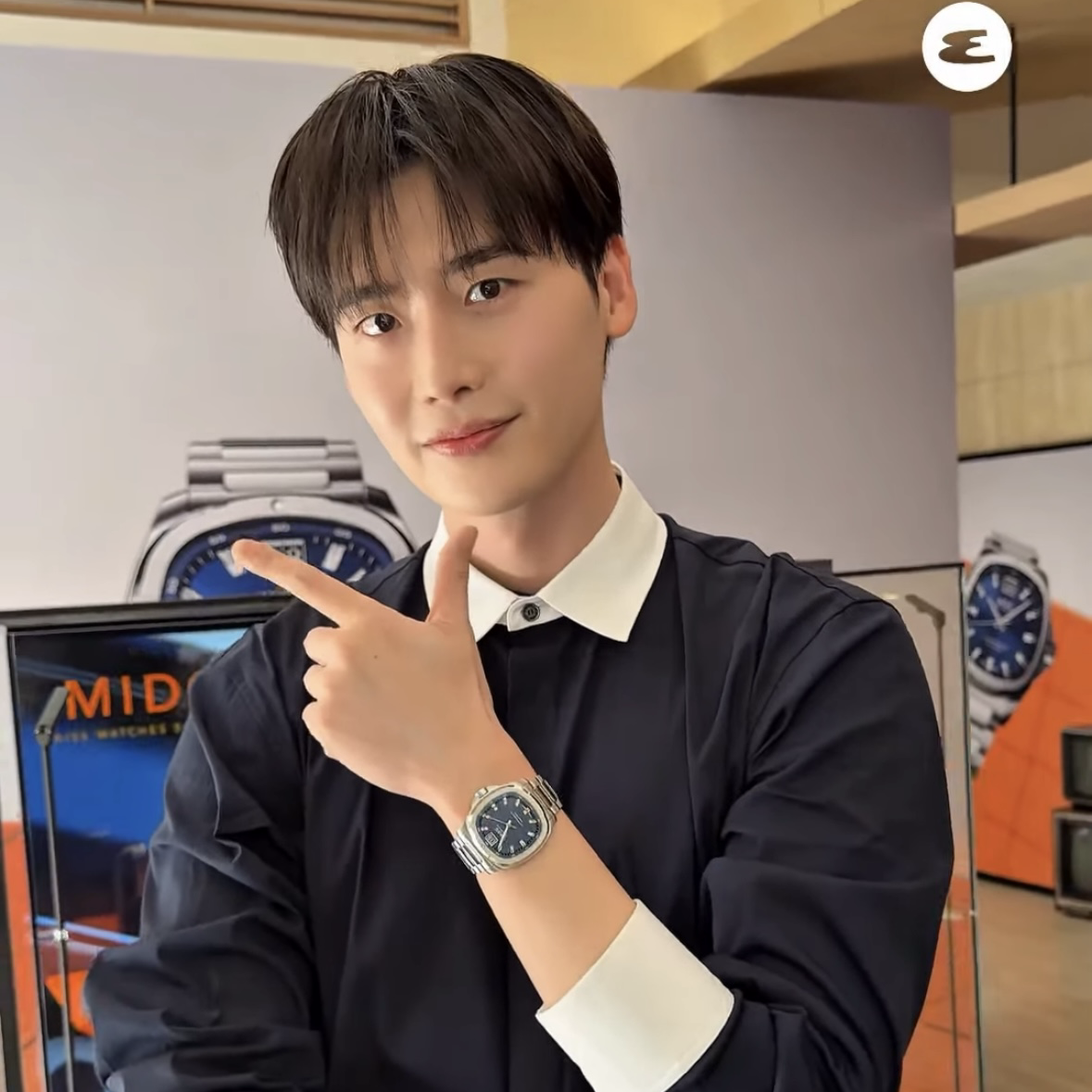 Recent activity shot of Lee Jongsuk
