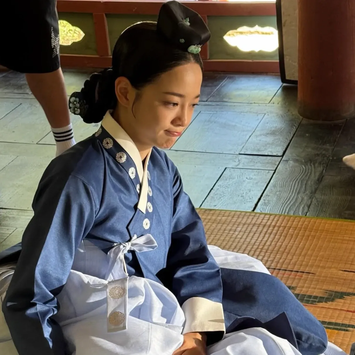 Behind-the-scenes cut of Kim Sejeong