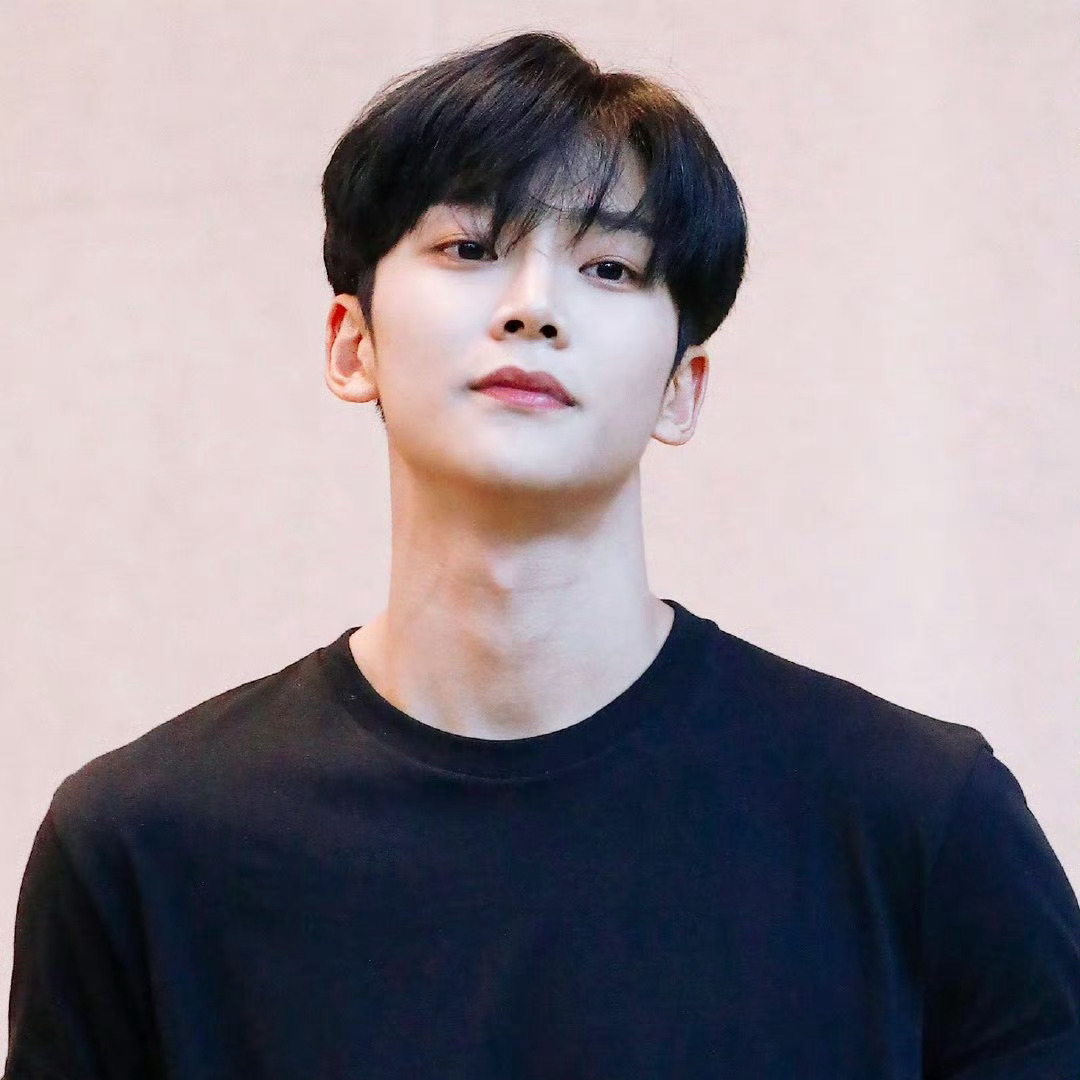 Foto terbaru dari Rowoon