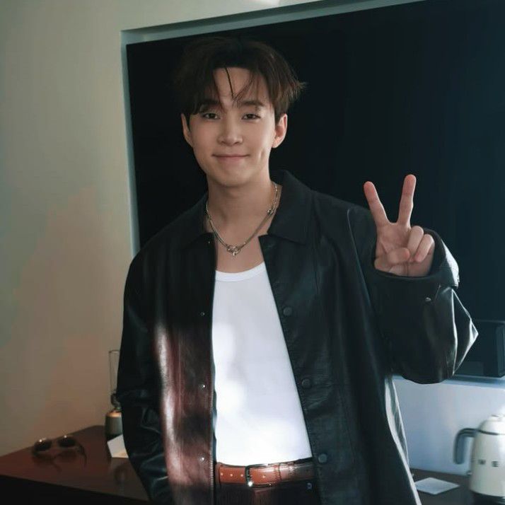 A moment captured by a fan of Henry