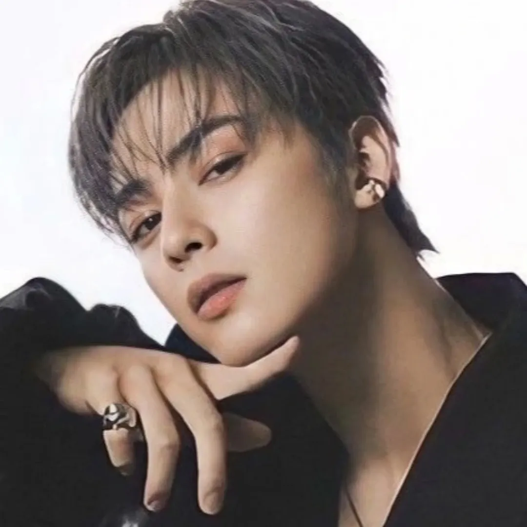 Latest photo of Cha Eunwoo