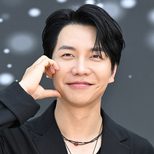 Recent activity shot of Lee Seunggi