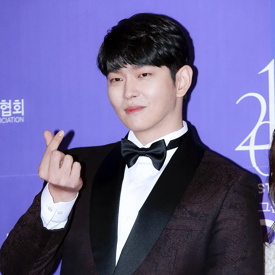 Behind-the-scenes cut of Yoon Kyunsang