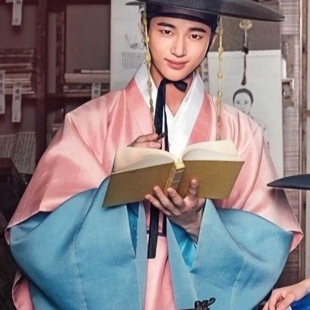 Recent activity shot of Byeon Wooseok