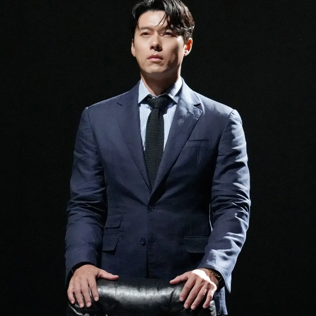 Momen yang diabadikan oleh penggemar Hyun Bin
