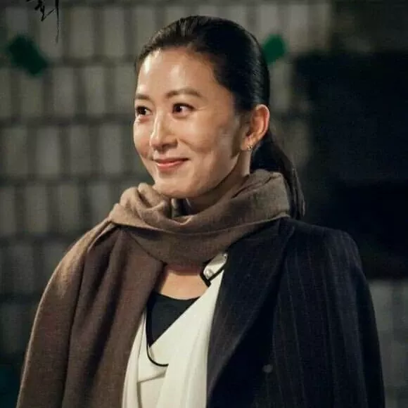 Behind-the-scenes cut of Kim Heeae
