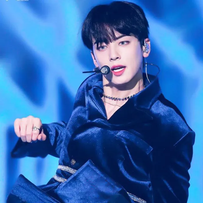 Behind-the-scenes cut of Cha Eunwoo