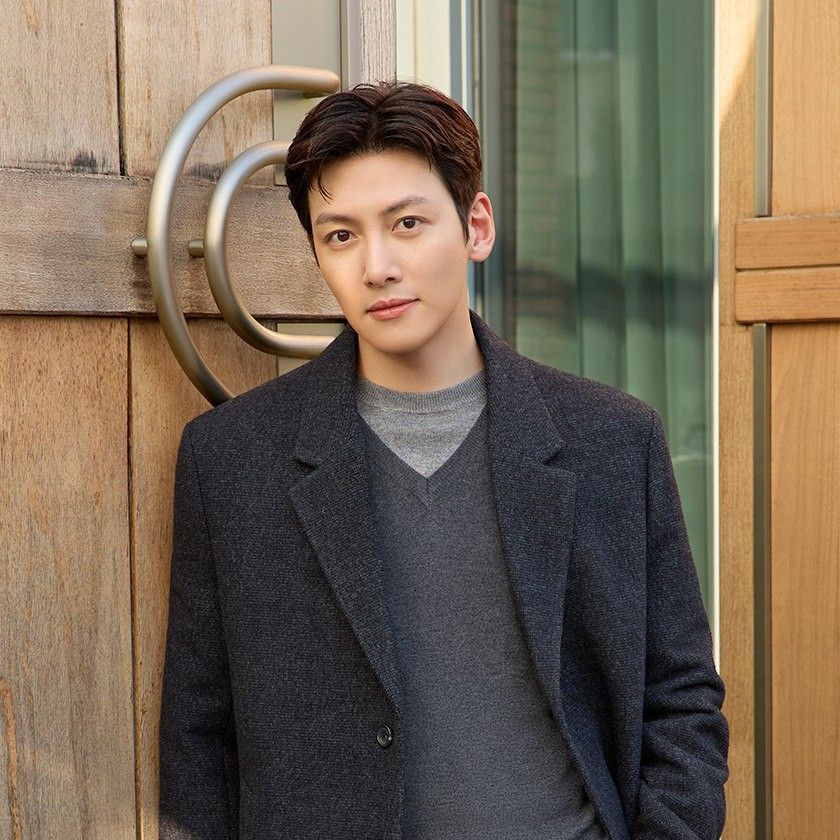 Behind-the-scenes cut of Ji Changwook