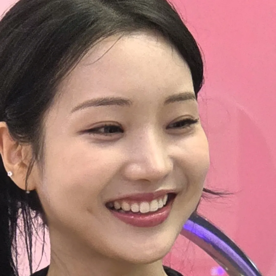 A moment captured by a fan of Kim Soyeon (2004)