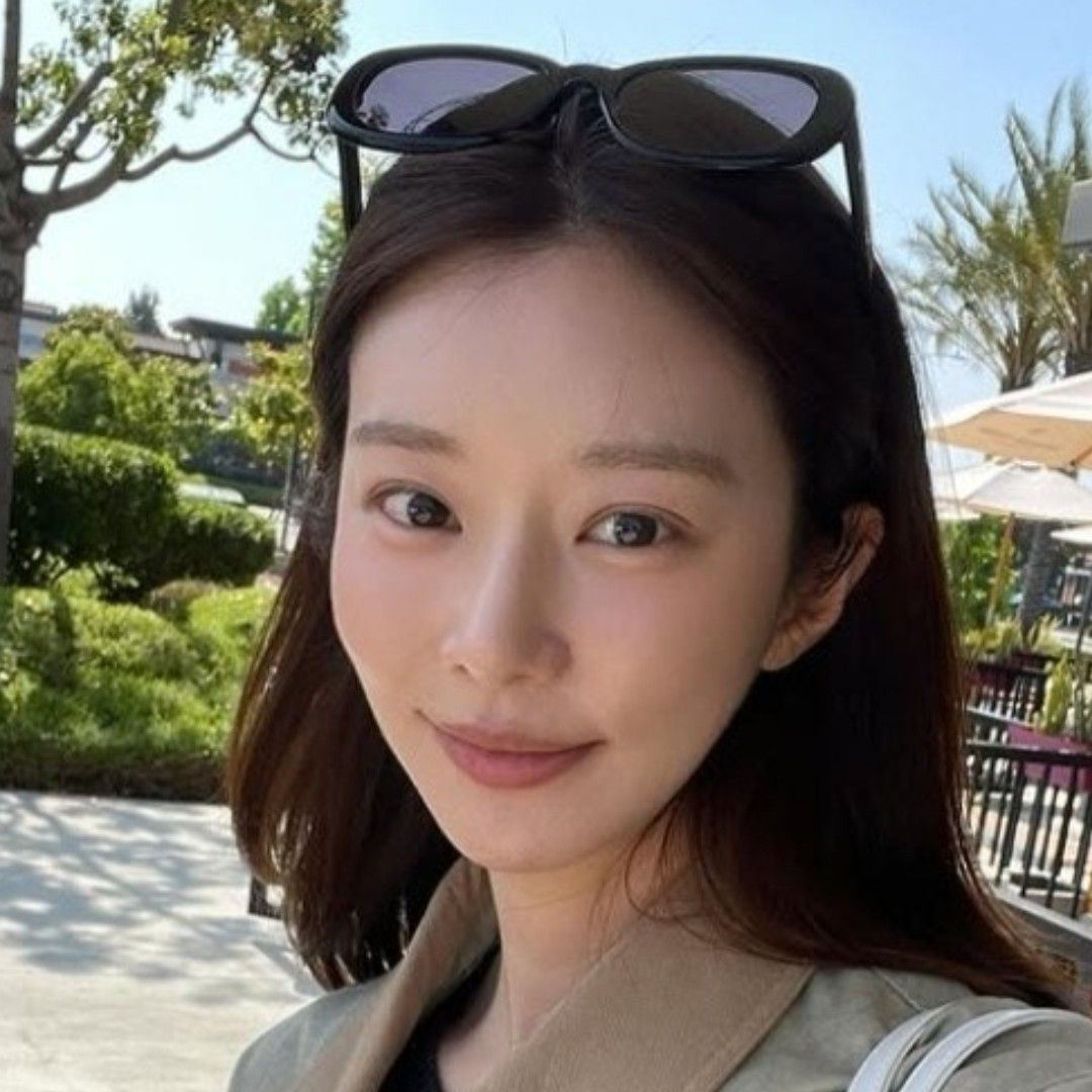 A moment captured by a fan of Lee Joobeen