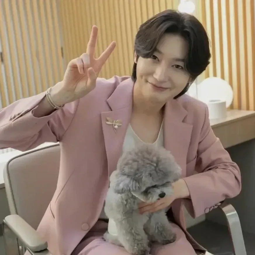 Behind-the-scenes cut of Kim Yongbin