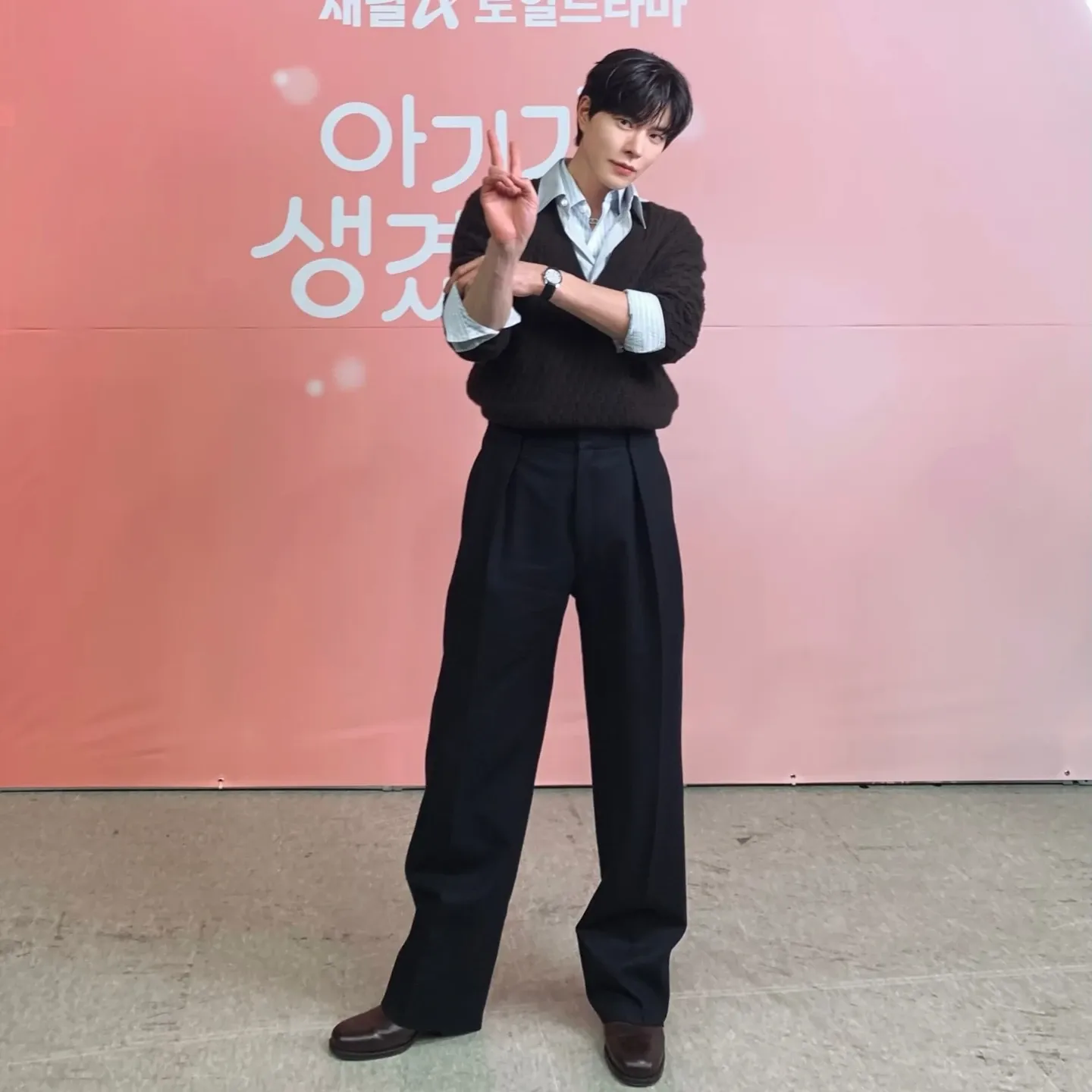 Behind-the-scenes cut of Hong Jonghyun