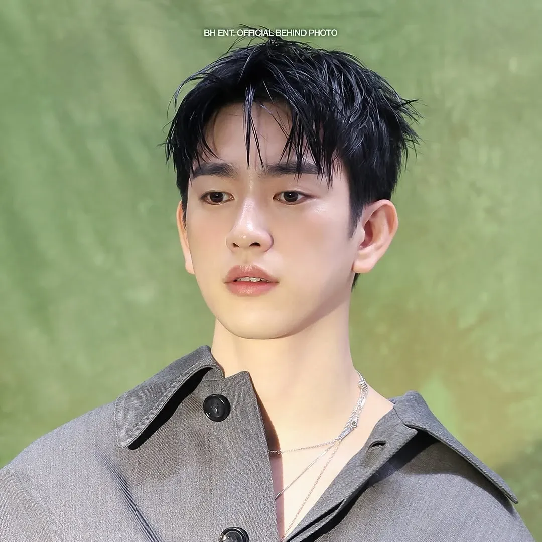 Behind-the-scenes cut of Park Jinyoung