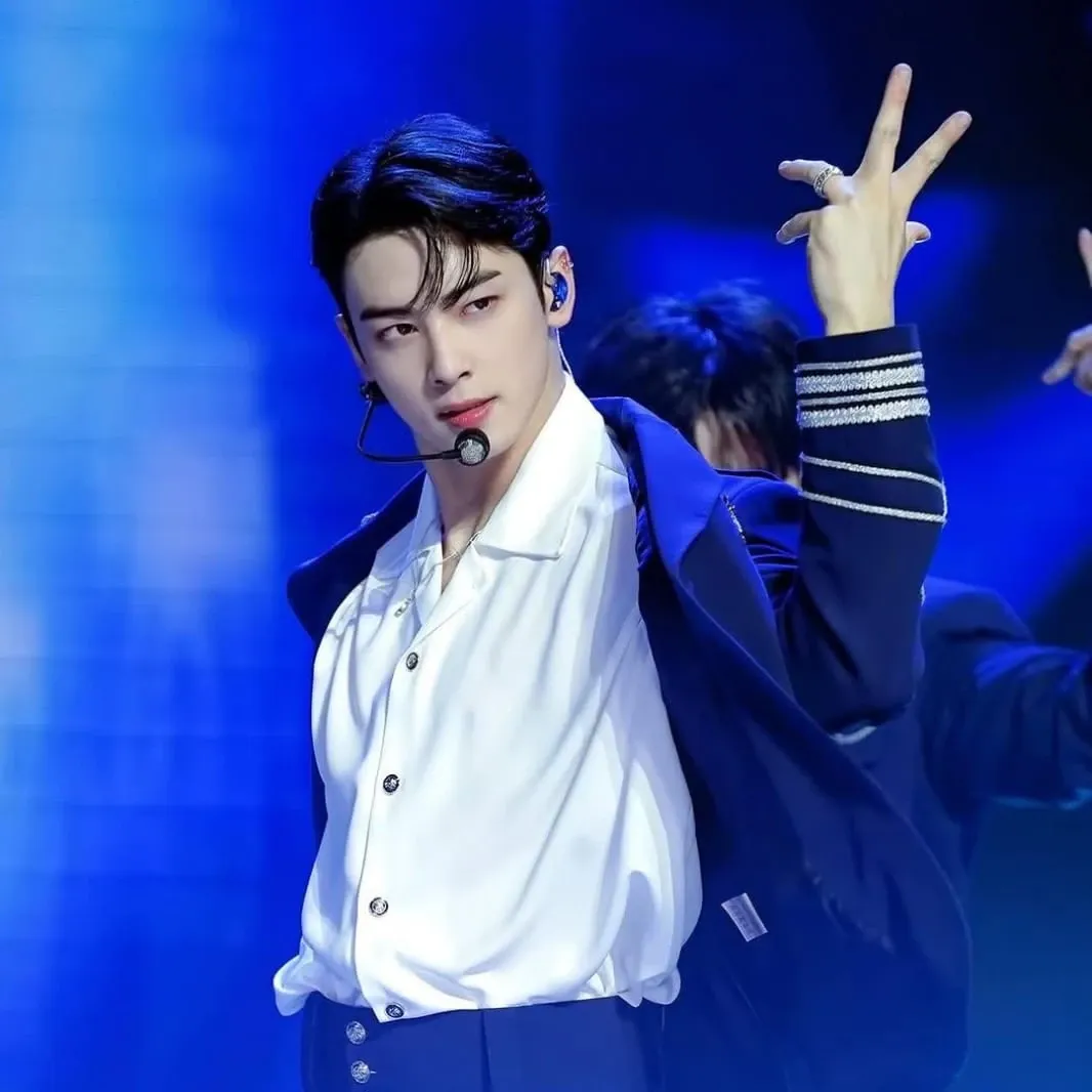 Latest photo of Cha Eunwoo