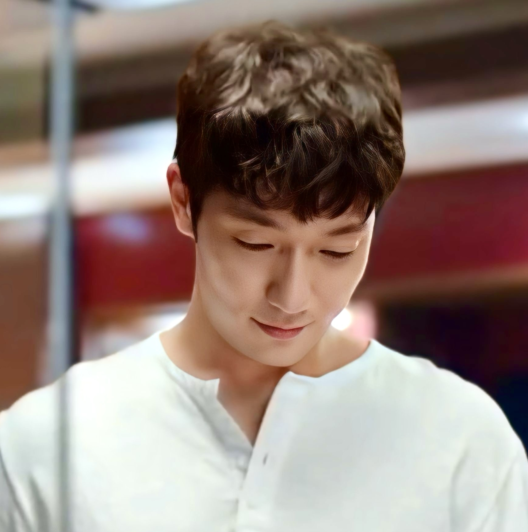 A moment captured by a fan of Son Seokkoo