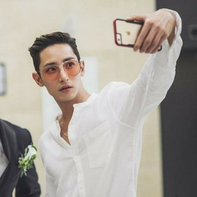 Behind-the-scenes cut of Lee Soohyuk