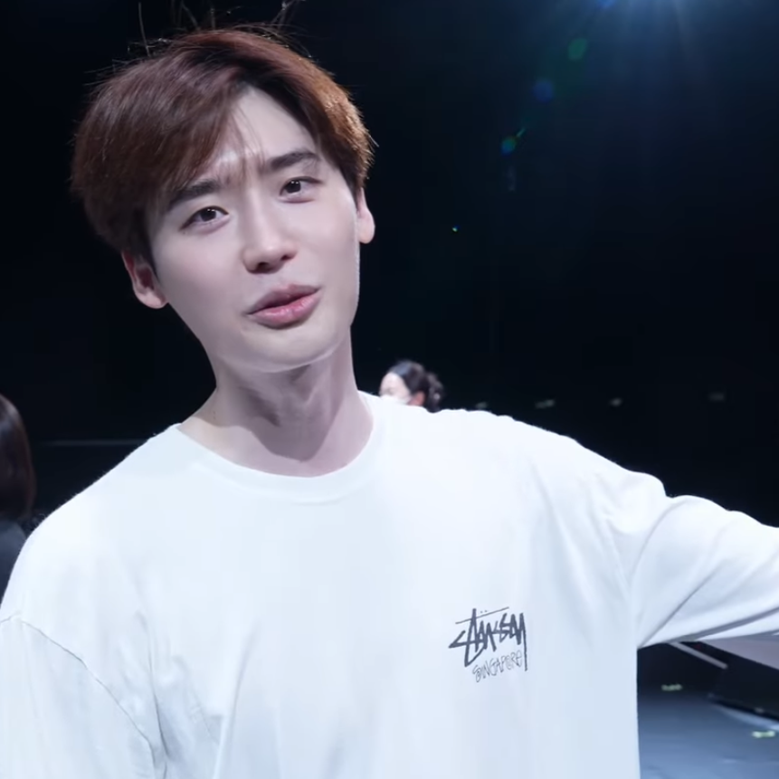 A moment captured by a fan of Lee Jongsuk