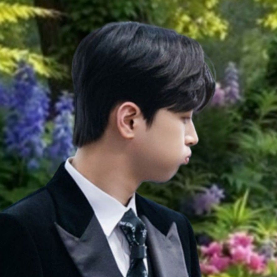 粉丝拍下的李灿元瞬间