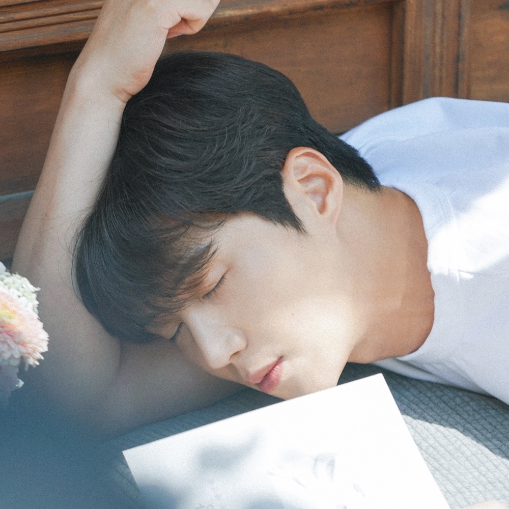Behind-the-scenes cut of Kim Seonho