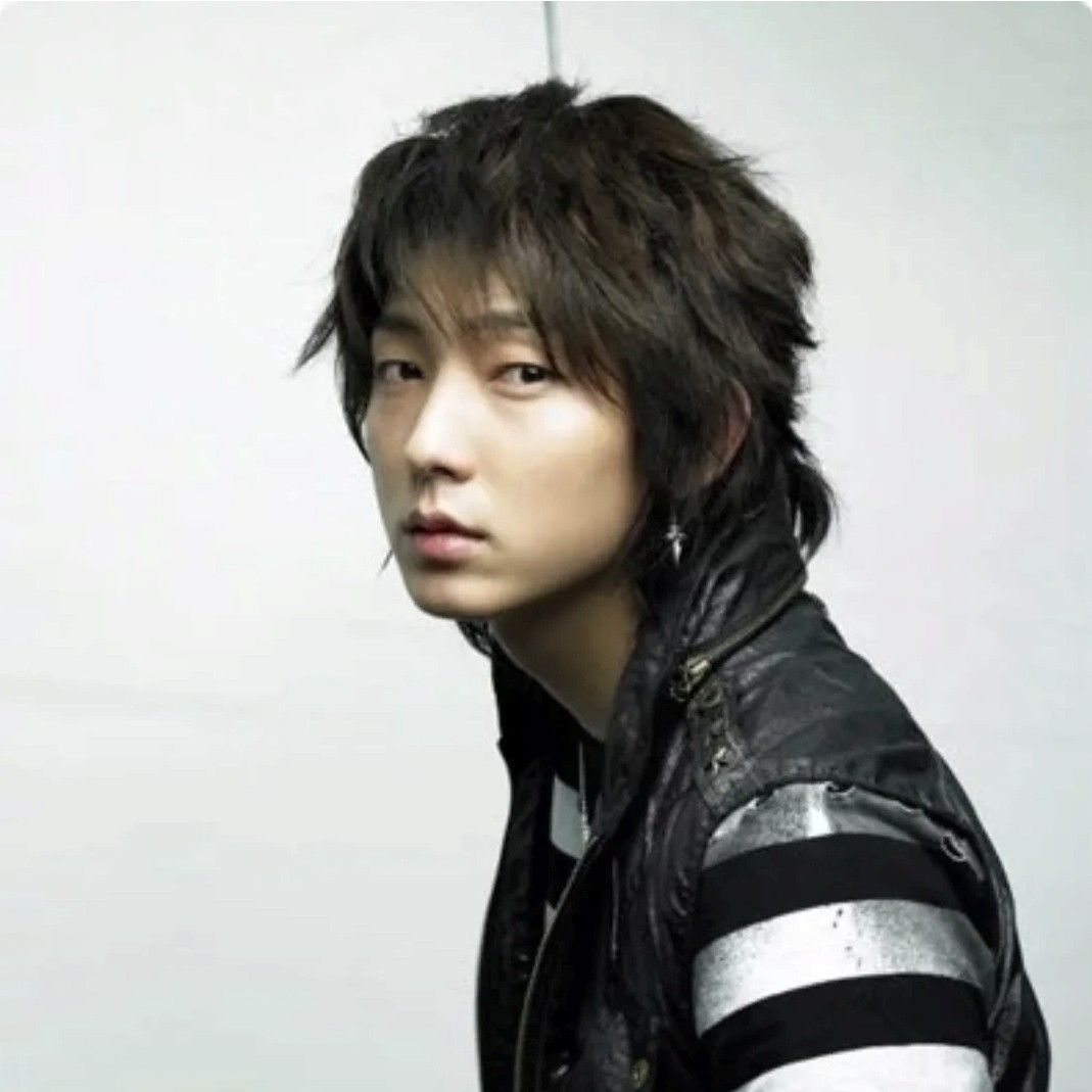 Latest photo of Lee Joongi